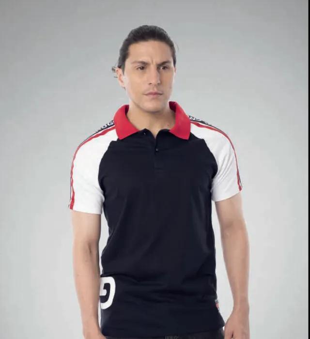 imagen de camiseta polo ranglan estampada