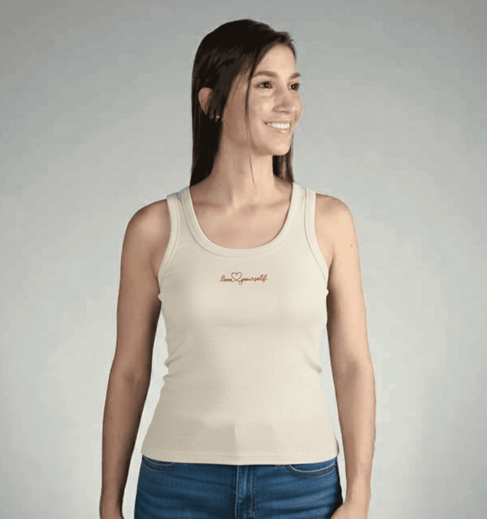 imagen de camiseta top rip bordado